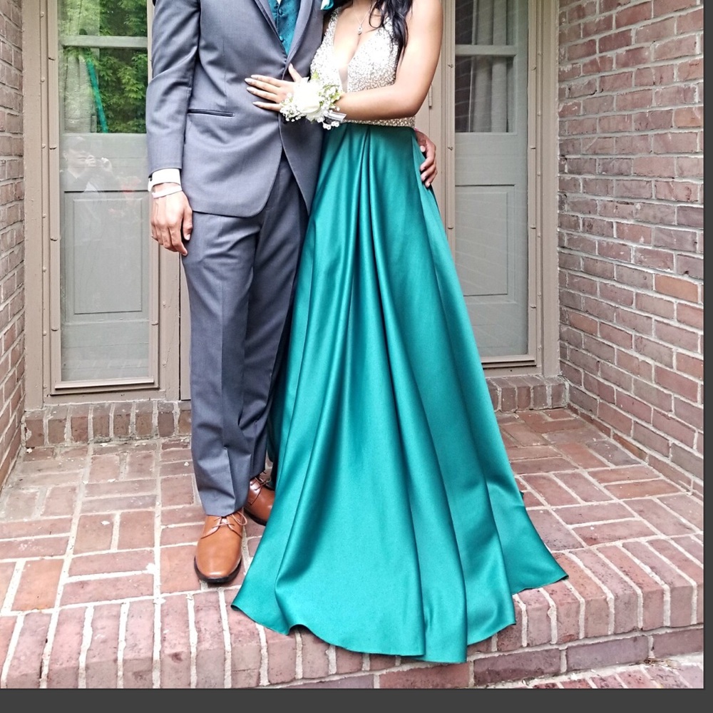 PROM DRESS - Picture 1 of 6